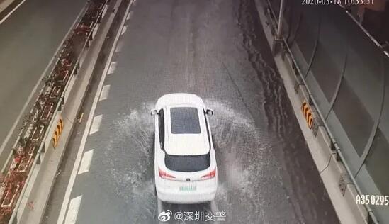 降温+降雨已发货！这些雨天行车技巧必须get起来