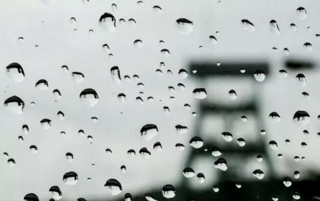 雨天开车安全，记住这些知识点